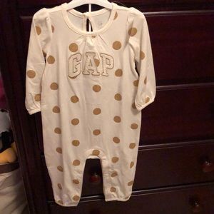 Baby Gap one piece 12-18m. gold polka dots